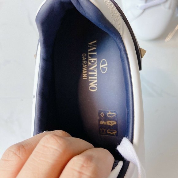 Valentino Garavani Perforated V Logo RockStud Lace - Picture 9 of 12